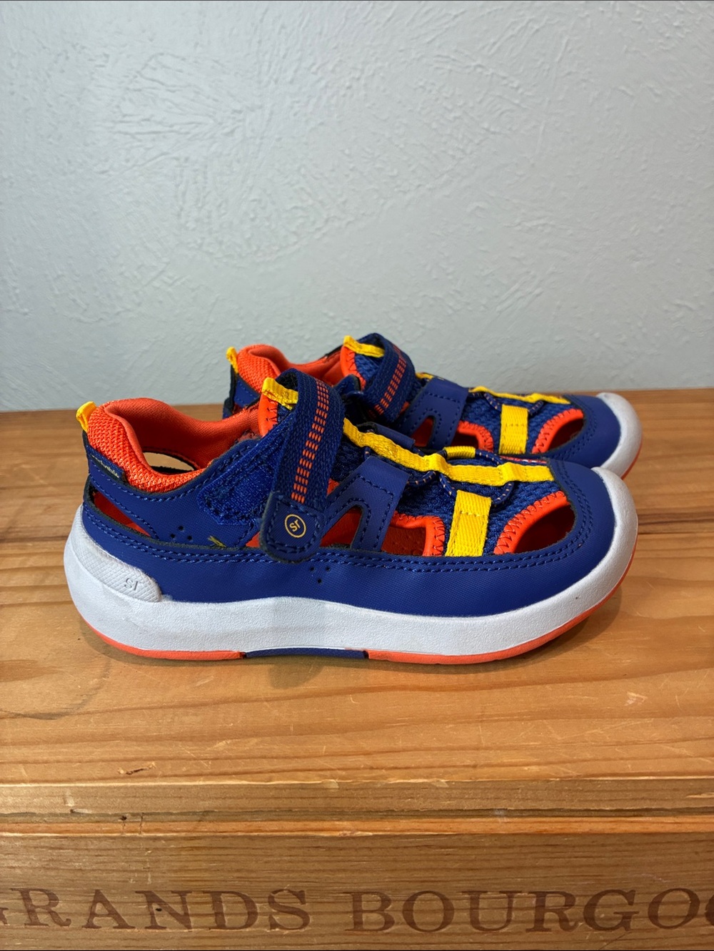 Kids Stride Rite Blue and Yellow Closed-Toe Sandal Sneakers‎